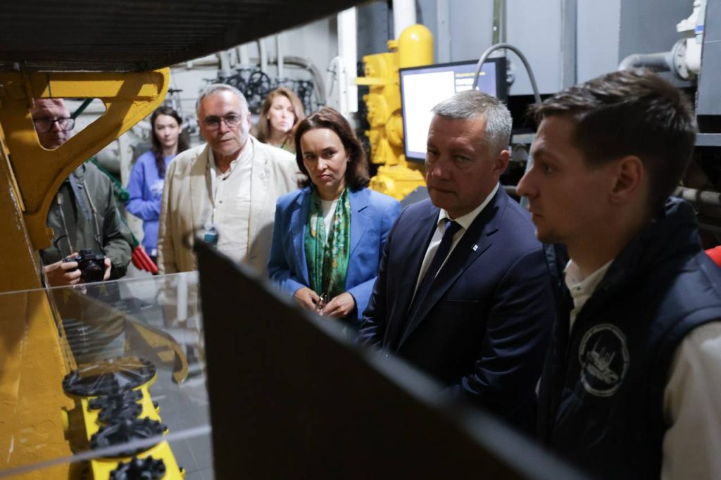 В Иркутске отметили 125-летие спуска на воду ледокола "Ангара"