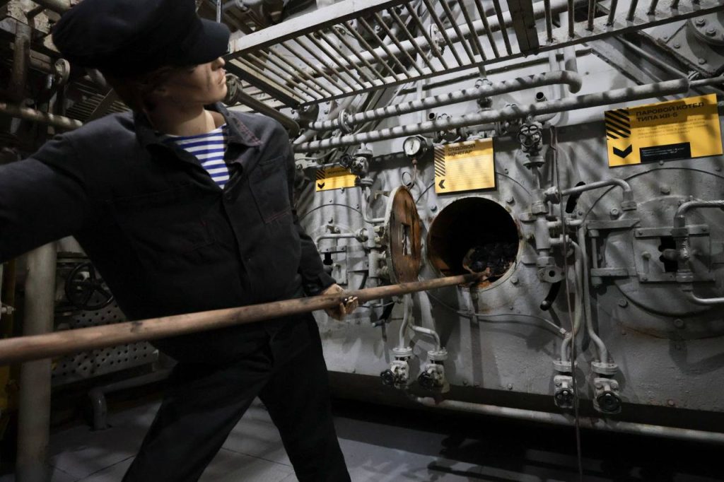 В Иркутске отметили 125-летие спуска на воду ледокола "Ангара"