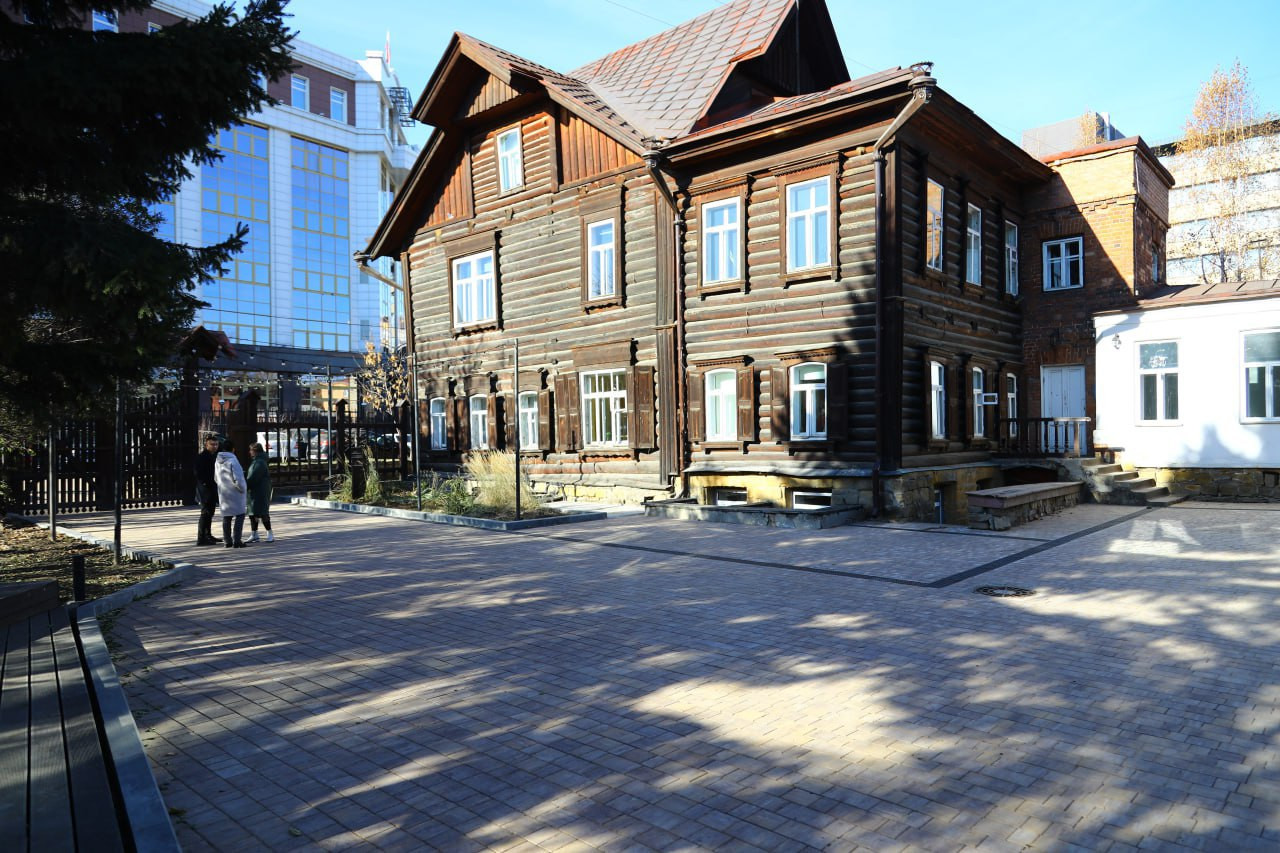 Территорию у Дома архитекторов облагородили в Иркутске