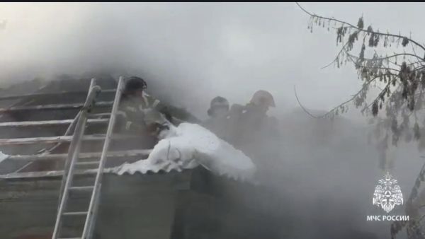 Пожар в двухэтажном доме в центре Иркутска: эвакуированы дети