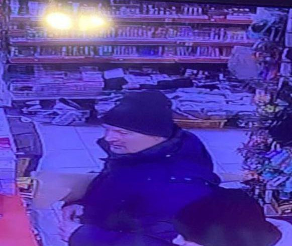 В Ангарске полиция разыскивает мужчину, подозреваемого в краже с утерянной банковской карты
