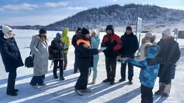 На Байкале и реках Приангарья наблюдаются широкие трещины и открытая вода
