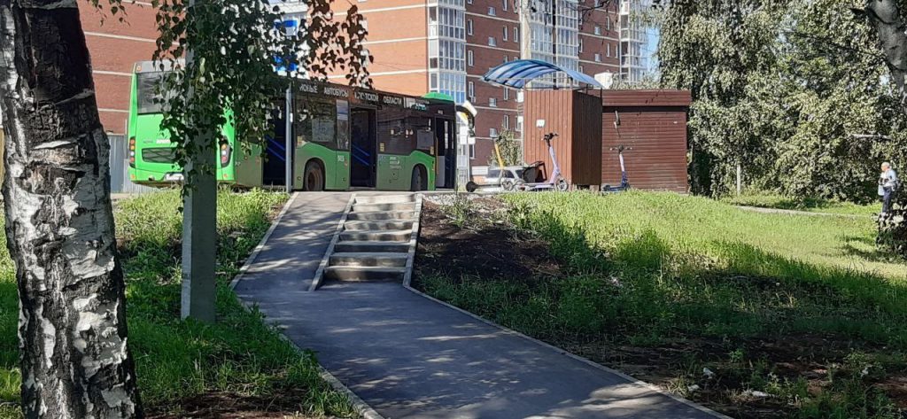 Сквер заканчивают благоустраивать в микрорайоне Березовый в Иркутске