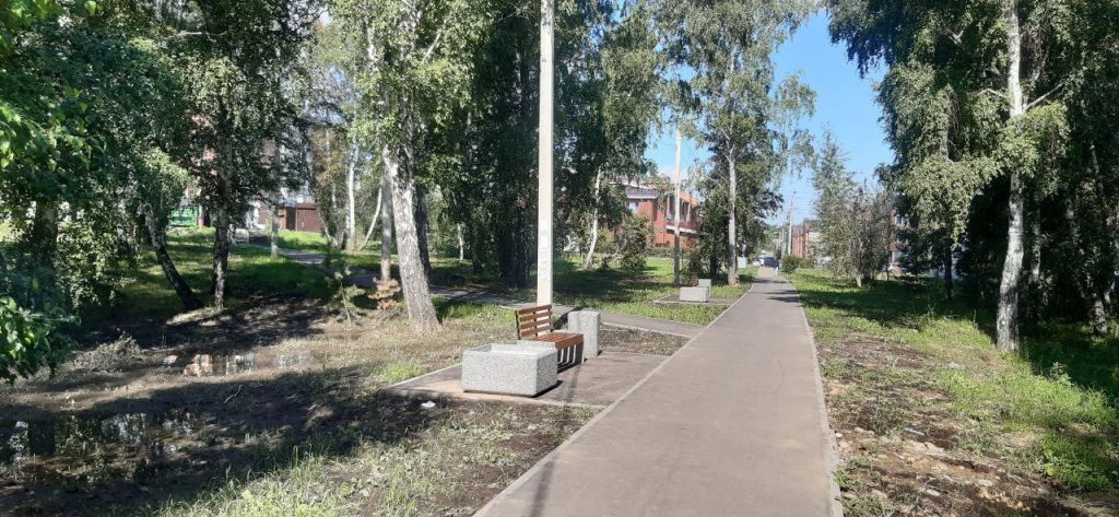 Сквер заканчивают благоустраивать в микрорайоне Березовый в Иркутске