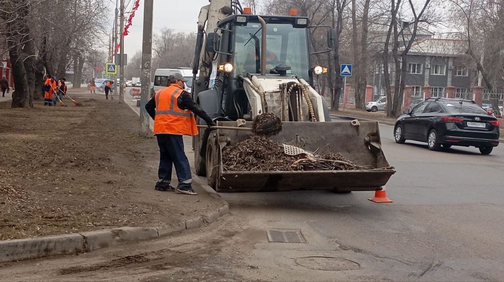 В Иркутске моют остановки