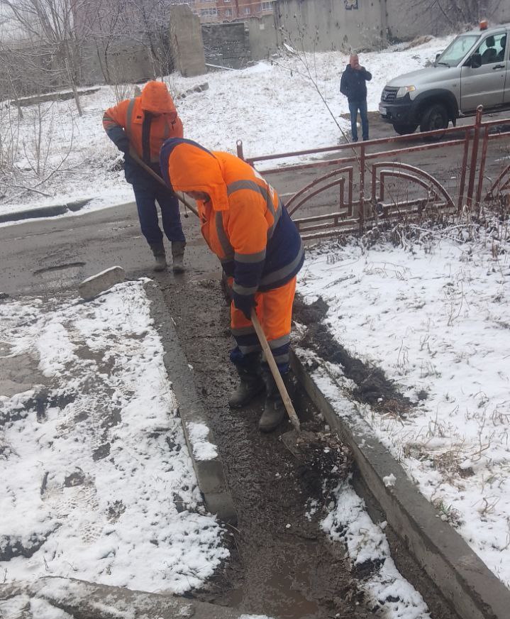 Дорожные службы Иркутска работают в усиленном режиме после снегопада