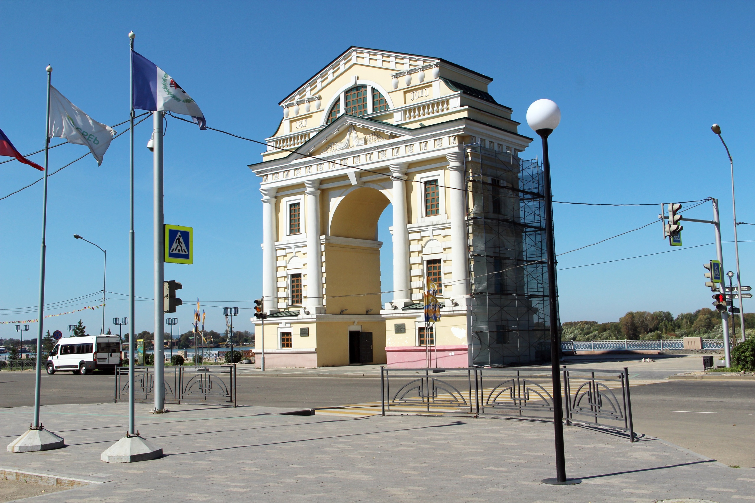 арка в иркутске на набережной