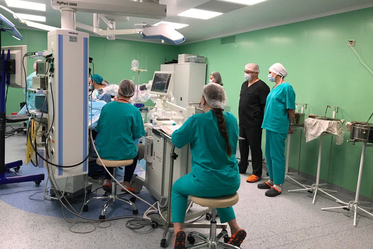 Подростка прооперировали в Иркутске с помощью нового робота-хирурга