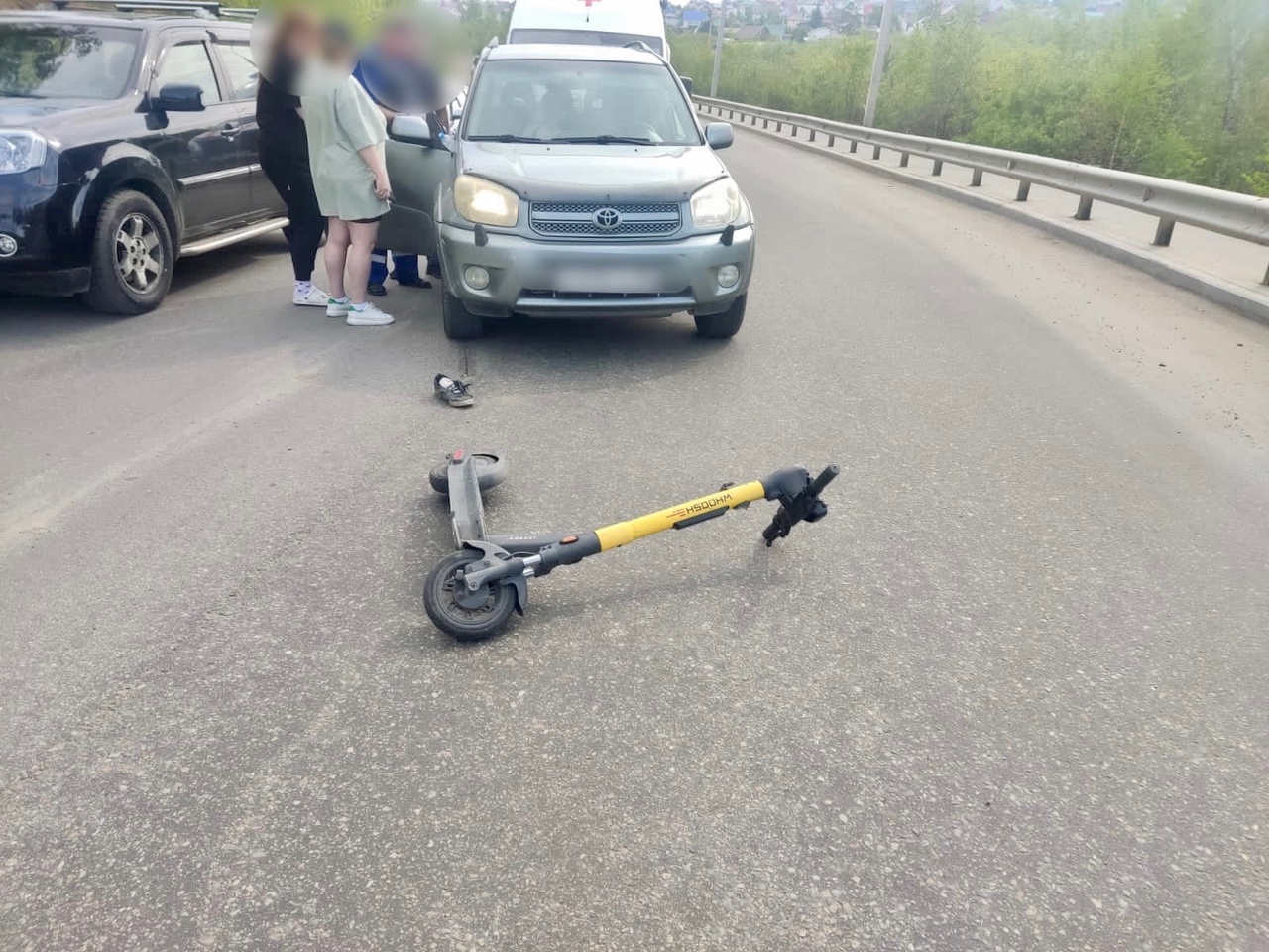 Подросток на самокате попал под авто в Иркутске