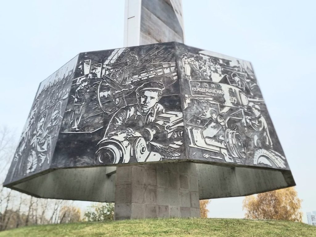 Покрытие восстановят на стеле «Иркутск – город трудовой доблести» в 2025 году