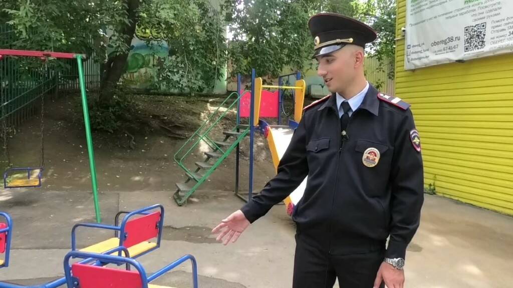 Полицейский с друзьями помог эвакуировать женщин и детей при возгорании кризисного центра в Иркутске