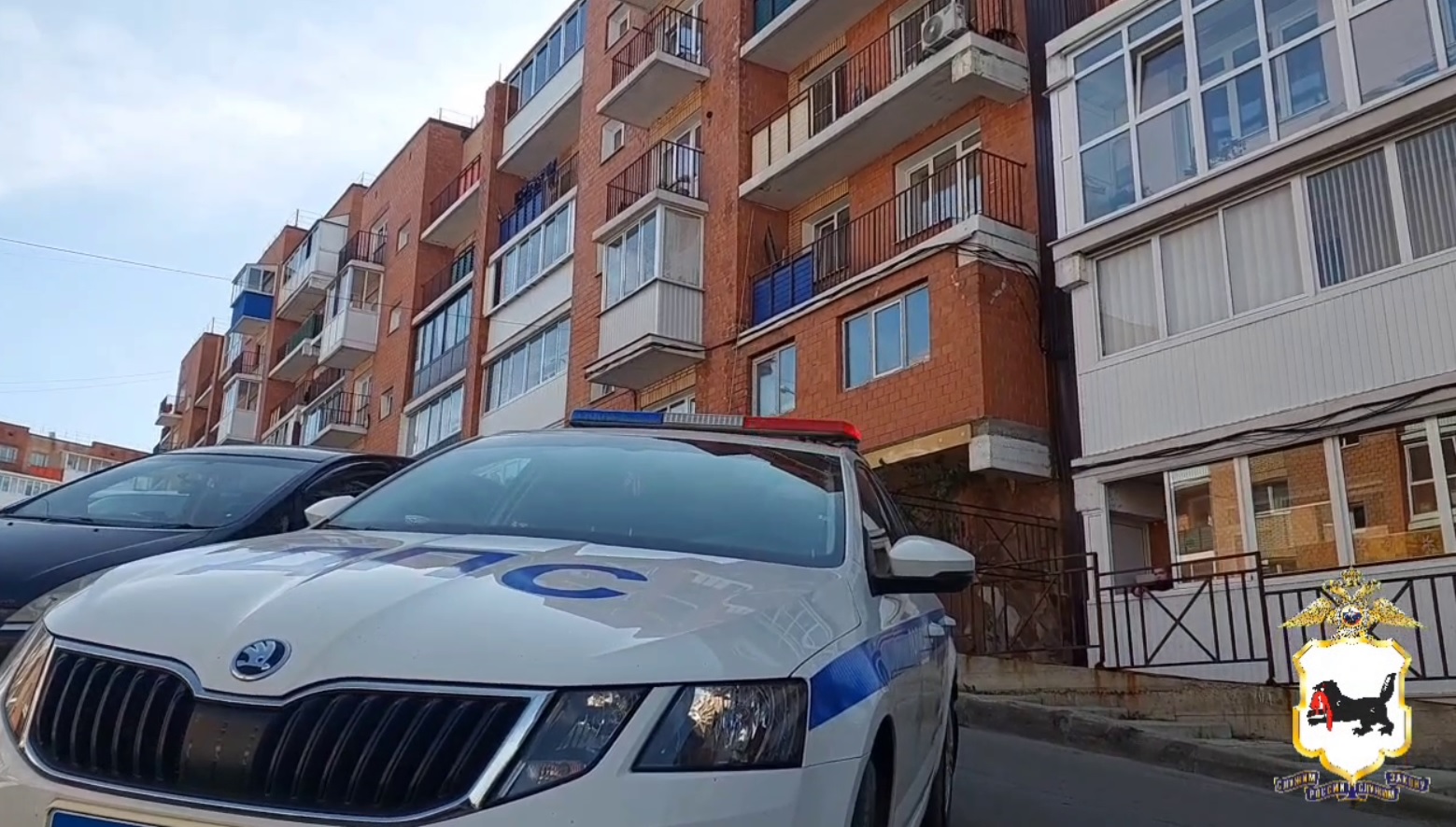 Полиция отговорила иркутянку от прыжка с балкона