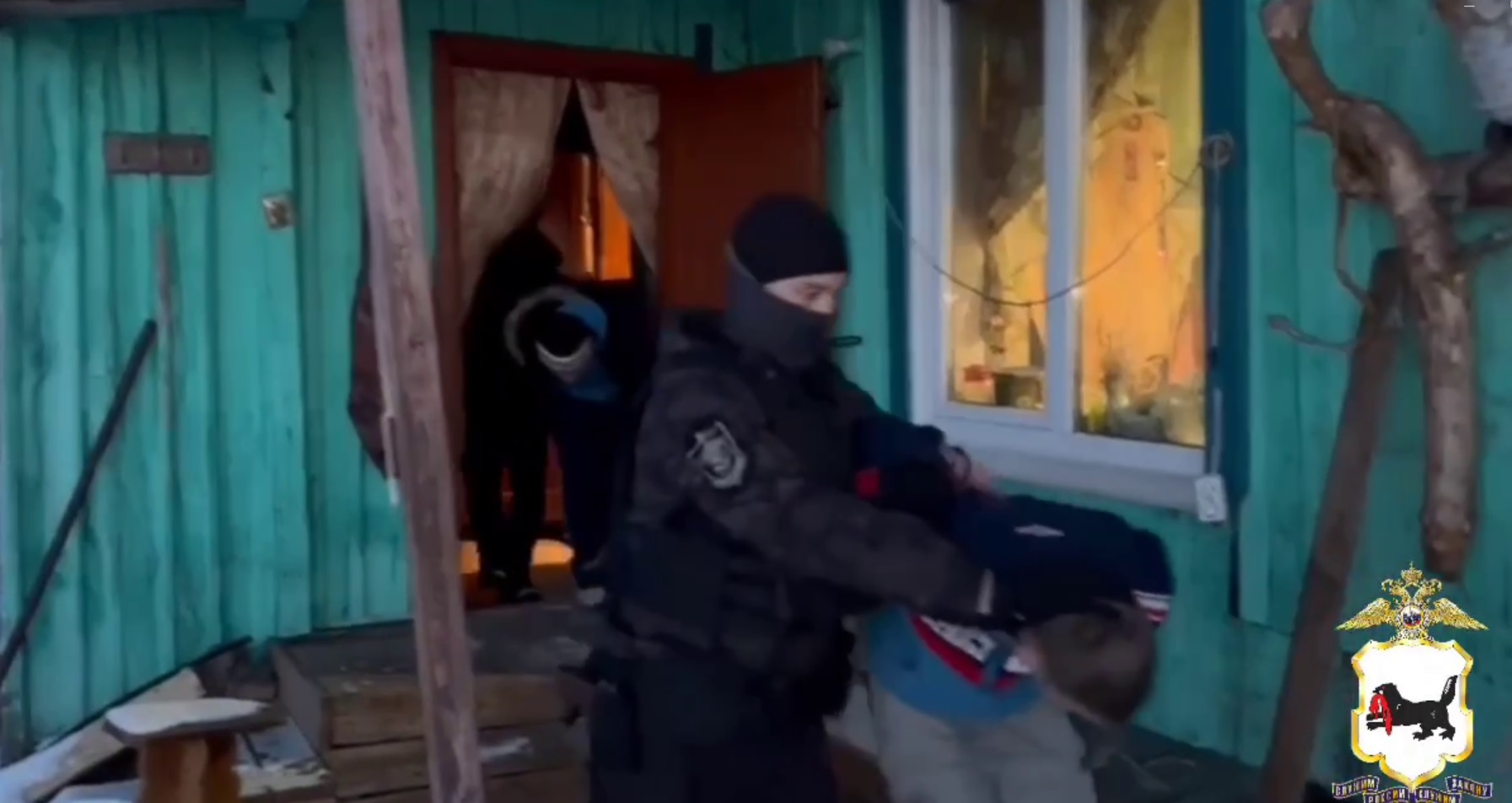 Полиция показала видео задержания подозреваемых в убийстве школьника в Иркутске