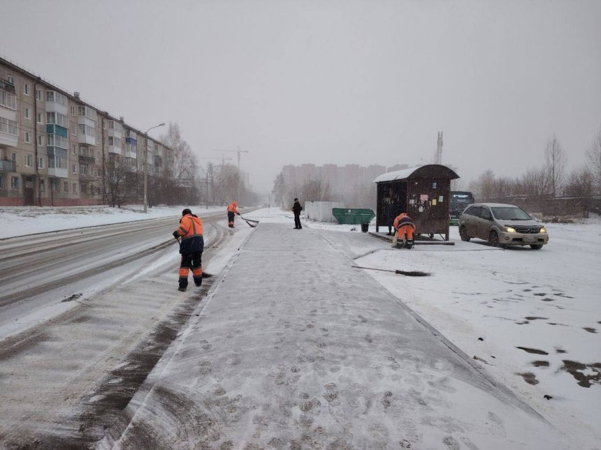 После ночного снегопада все дорожные службы Иркутска работают в усиленном режиме