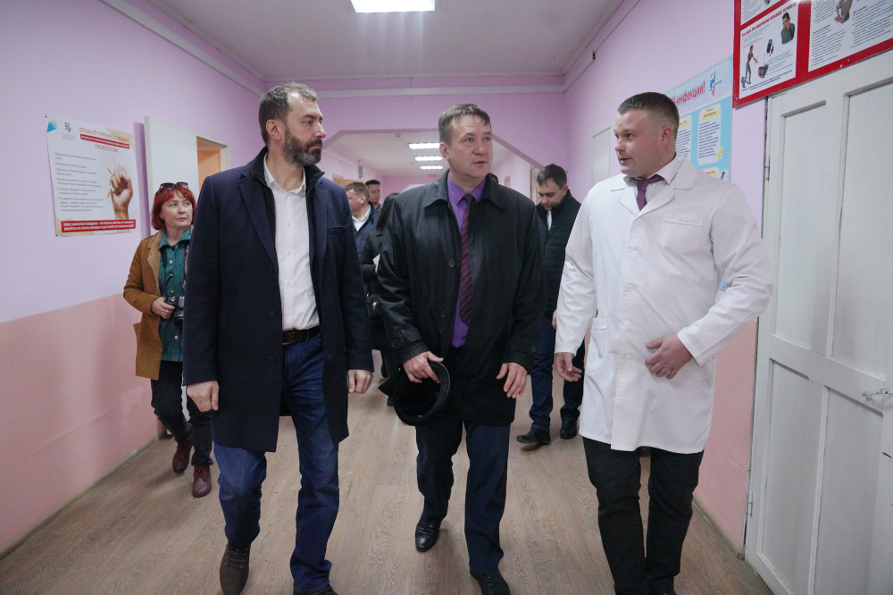 Потребность в новых соцобъектах оценил Александр Ведерников во время поездки в Усть-Удинский район
