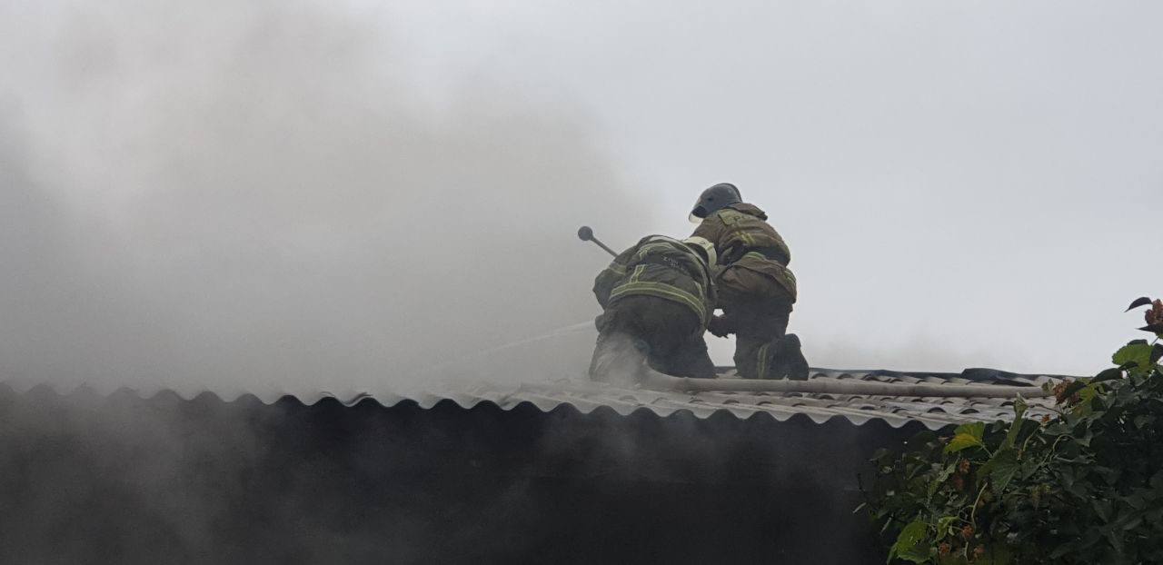 Деревянный дом горел в Милицейском переулке в Иркутске 14 сентября