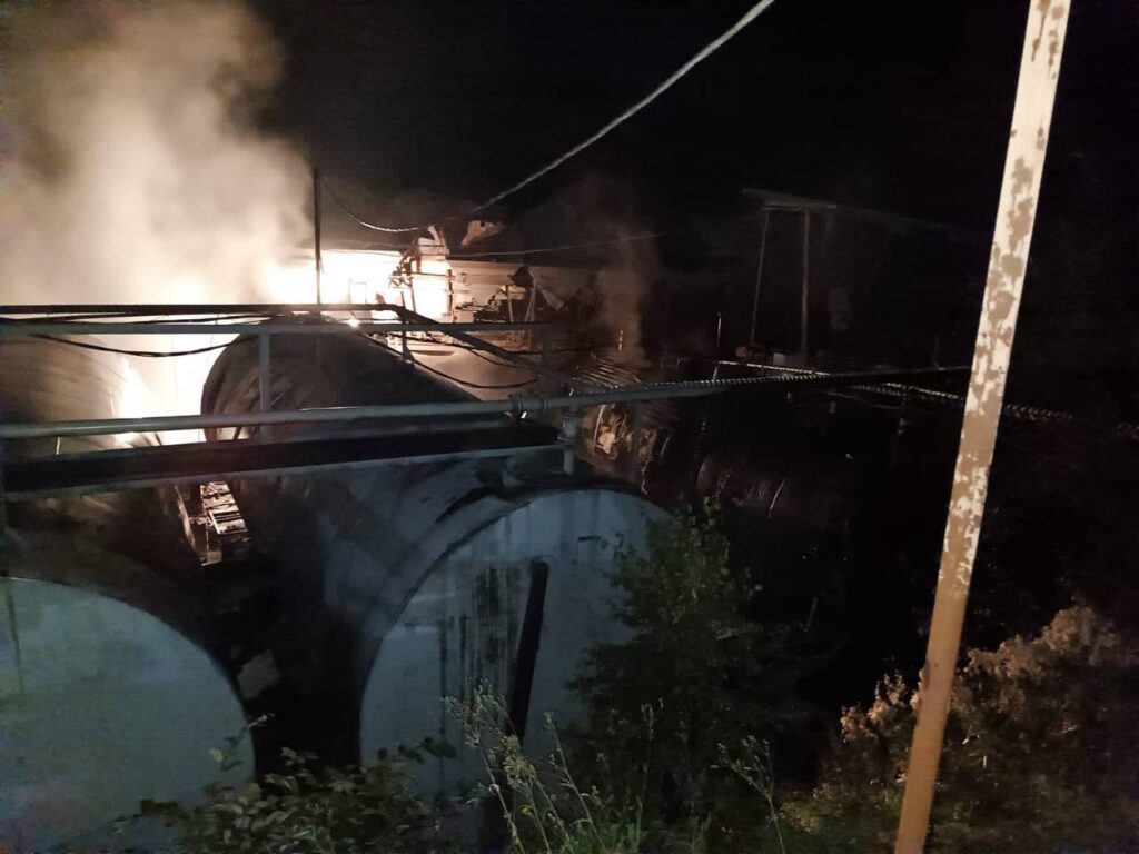 Пожар произошел на асфальтобетонном заводе в Иркутском районе