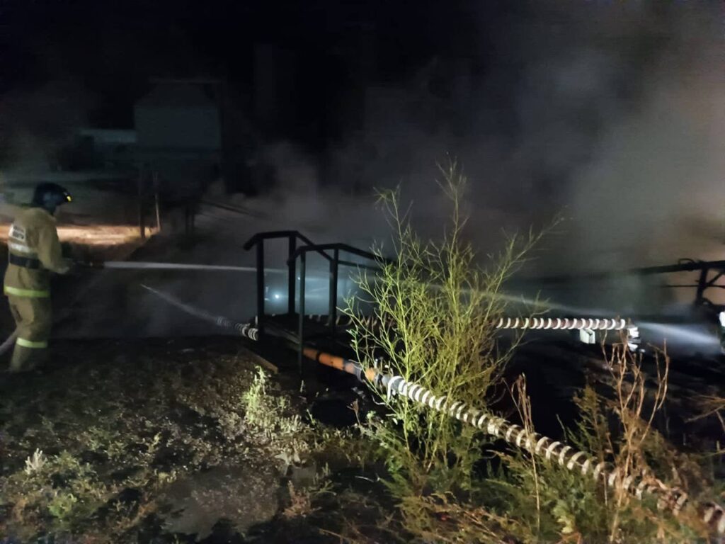 Пожар произошел на асфальтобетонном заводе в Иркутском районе