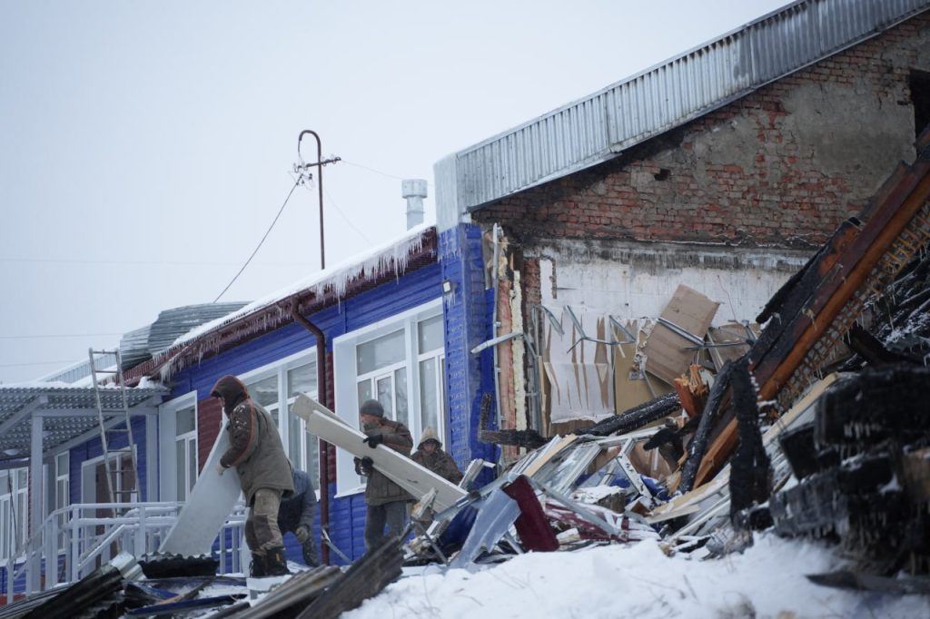 Пожар повредил около 30 % здания школы в Хребтовой. Ее восстановят