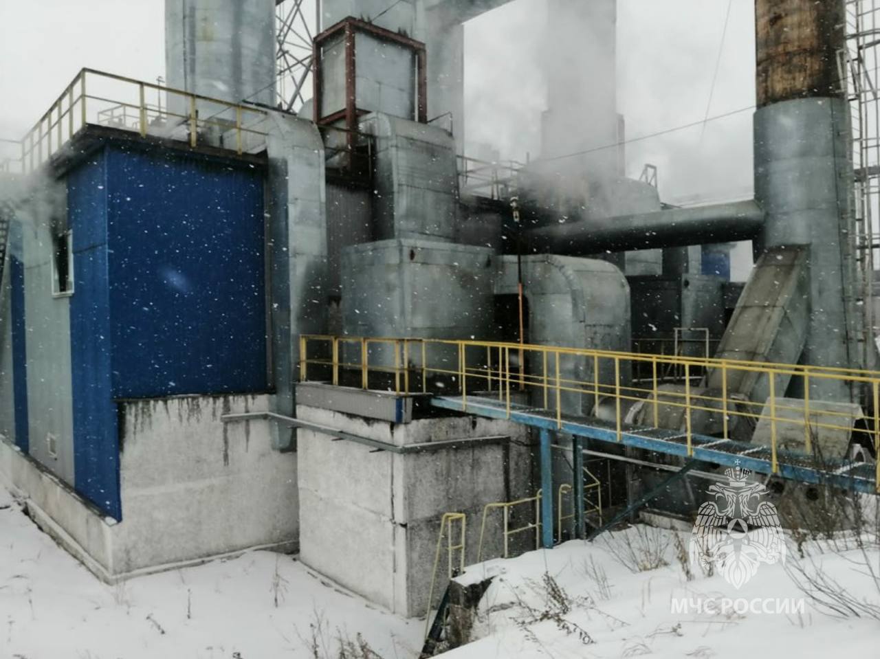 Пожар произошел на промплощадке фанерного производства в Братске