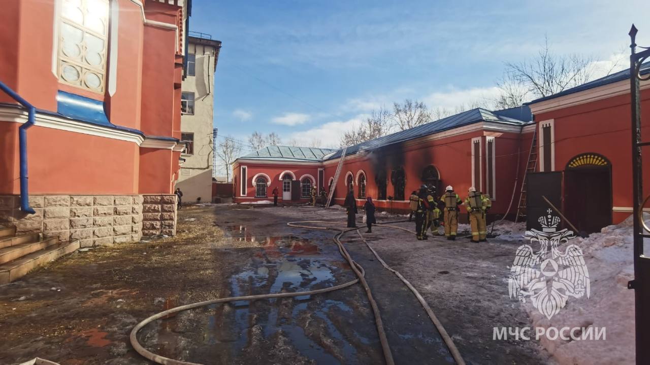Пожар произошел на территории Казанской церкви в Иркутске днем 4 марта