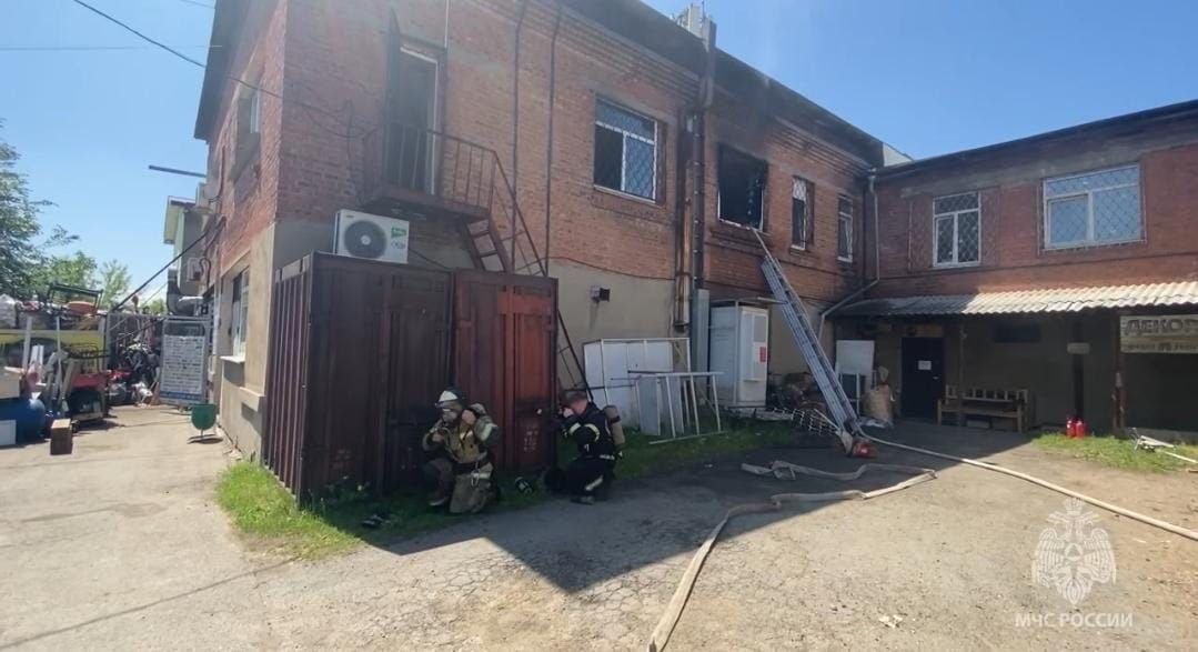 Пожар произошел в административном здании на улице Шевцова в Иркутске 28 июня