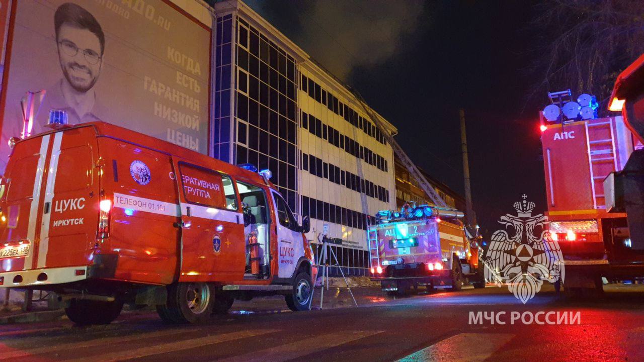 Пожар произошел в административном здании в центре Иркутска