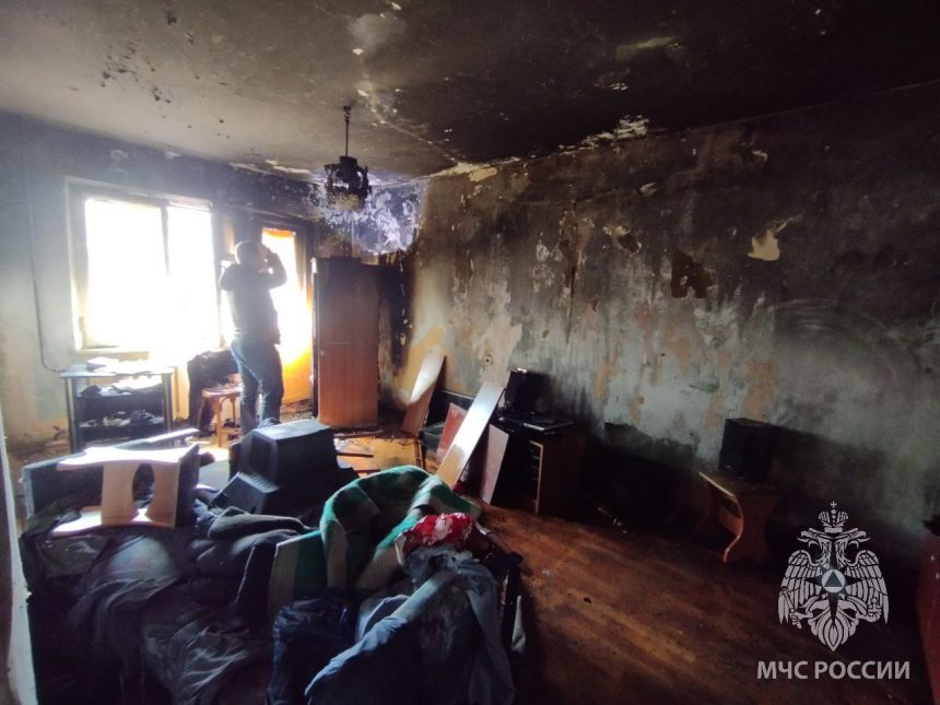 Пожар произошел в пятиэтажке на улице Декабрьских Событий в Иркутске