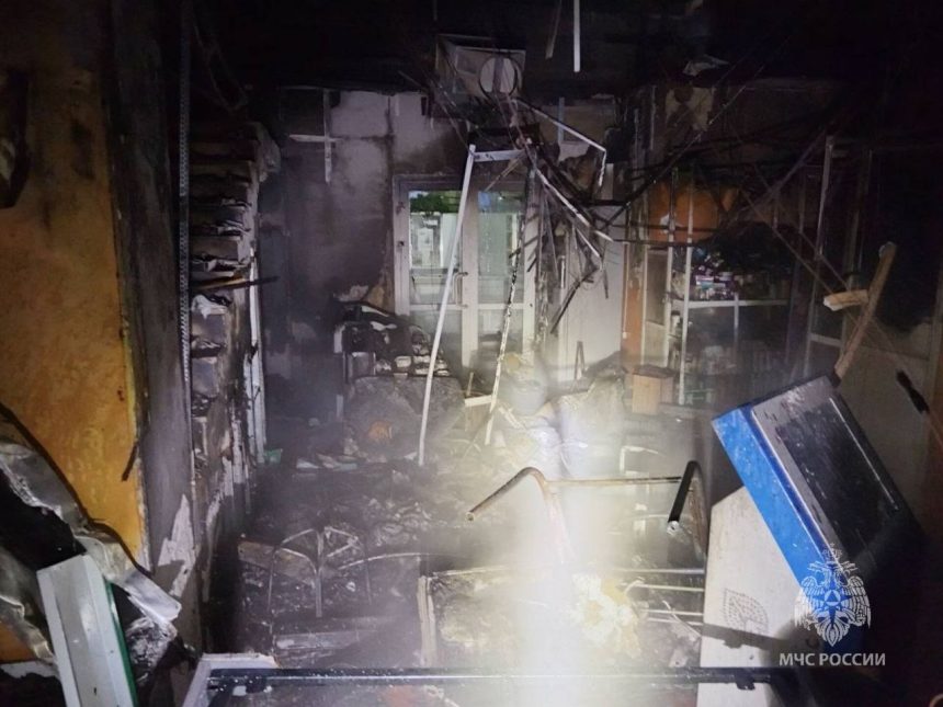 Пожар произошел в торговом центре в Усолье-Сибирском