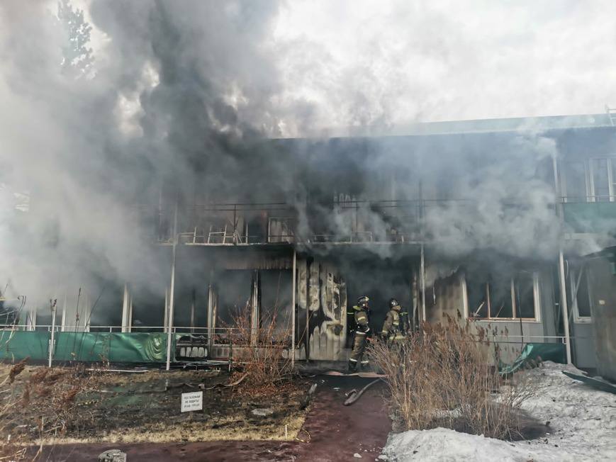 Развлекательный центр "Пилот" горел в Смоленщине 27 марта