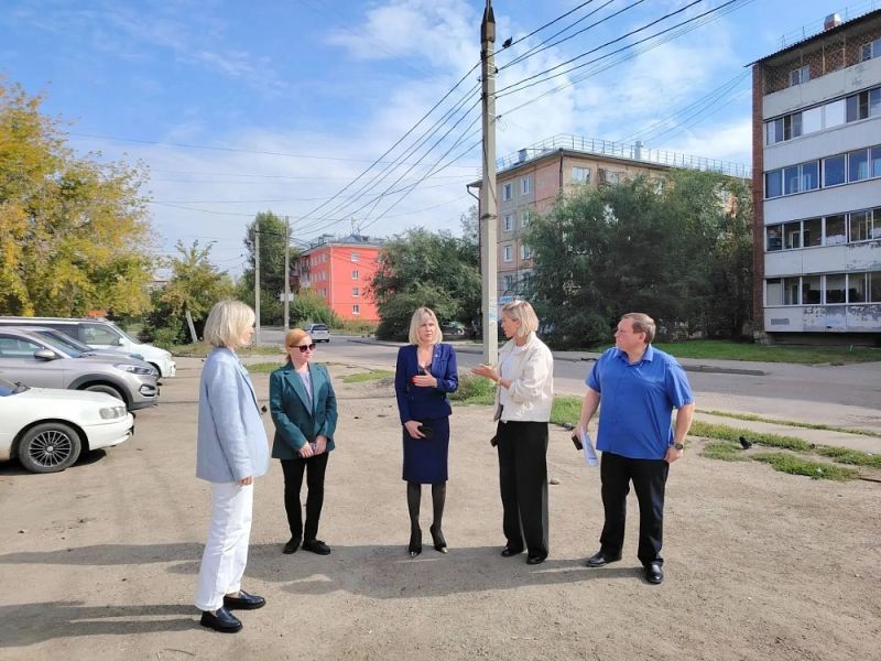 Депутаты Думы Иркутска проверили благоустройство и ремонт социальных объектов в своих округах