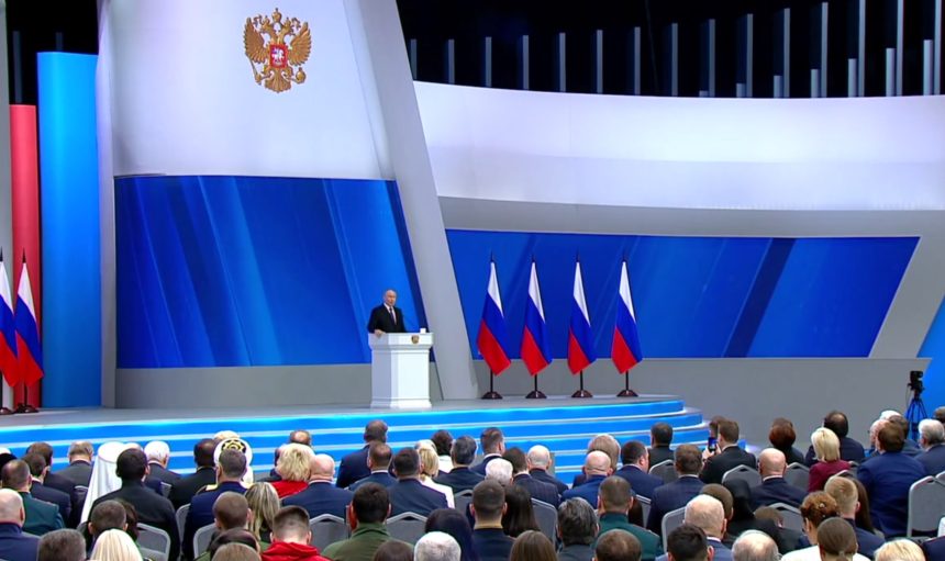 Президент оглашает послание Федеральному собранию России