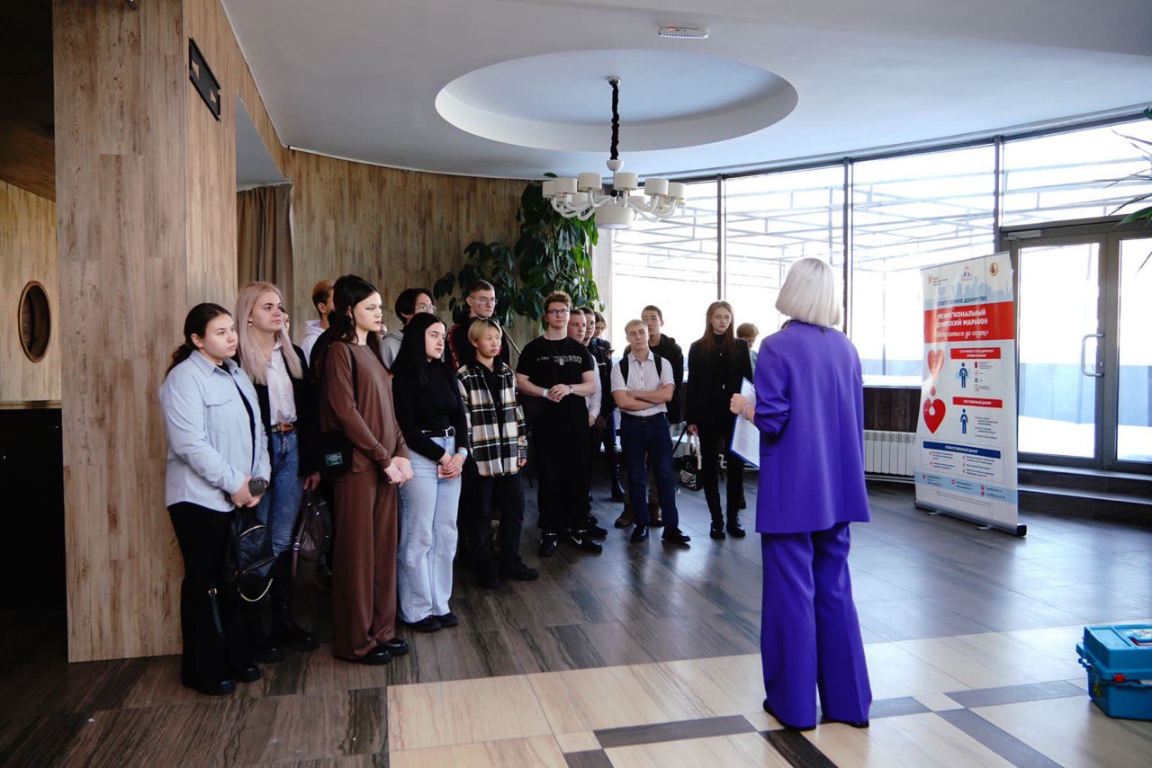 Prezidentskiy Marshrut Studentam Iz Angarska Proveli Ekskursiyu Po Irkutskomu Domu Molodezhi 3
