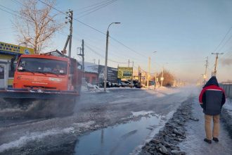 Proezzhaya Chast Ulitsy Vorovskogo V Irkutske Okazalas V Vode Iz Za Kommunalnoy Avarii