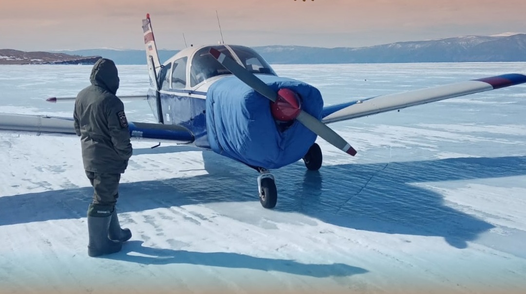 Прокуратура начала проверку по факту посадки самолета на льду Байкала