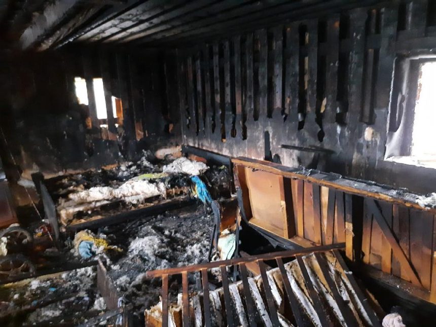 Прокуратура организовала проверку в связи с гибелью двух детей на пожаре в Приангарье