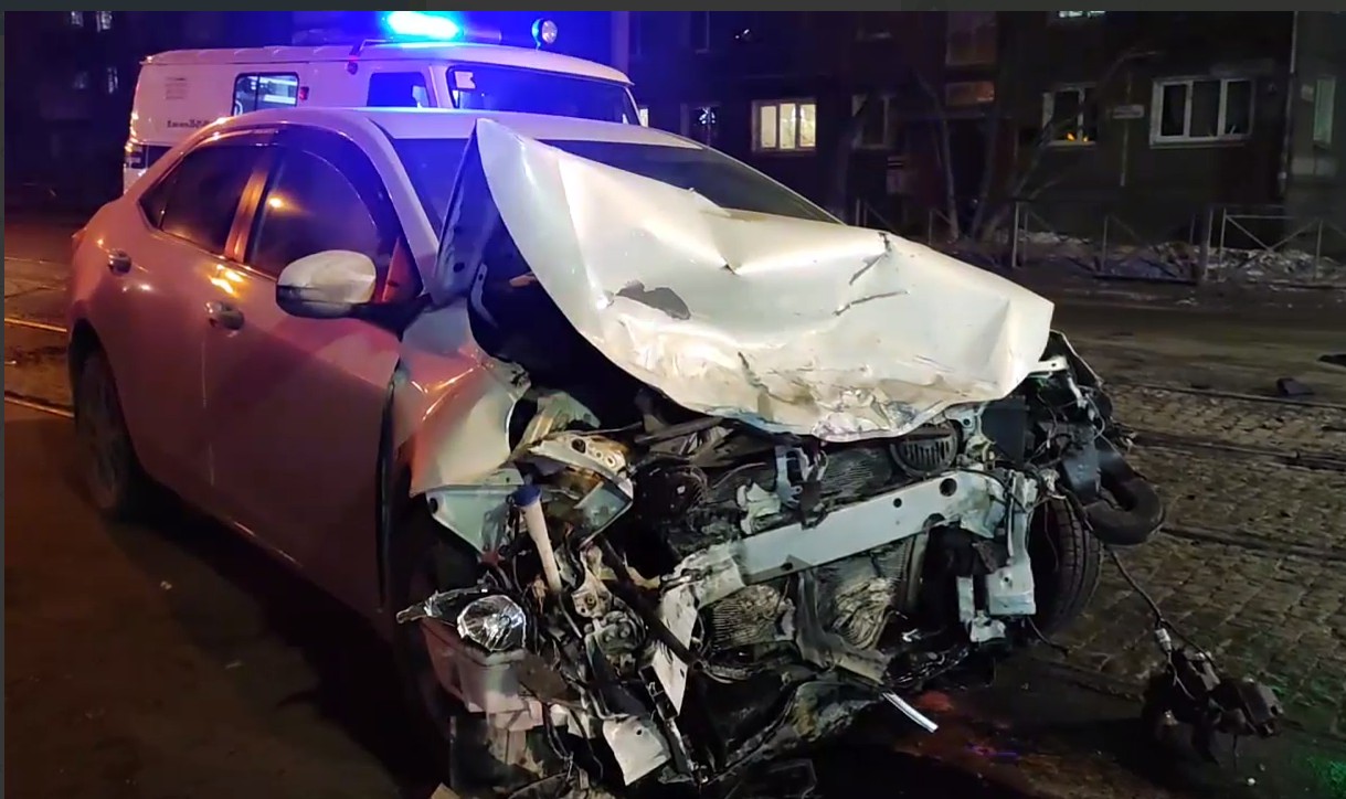 Пьяный автомойщик угнал и разбил иномарку клиента в Иркутске