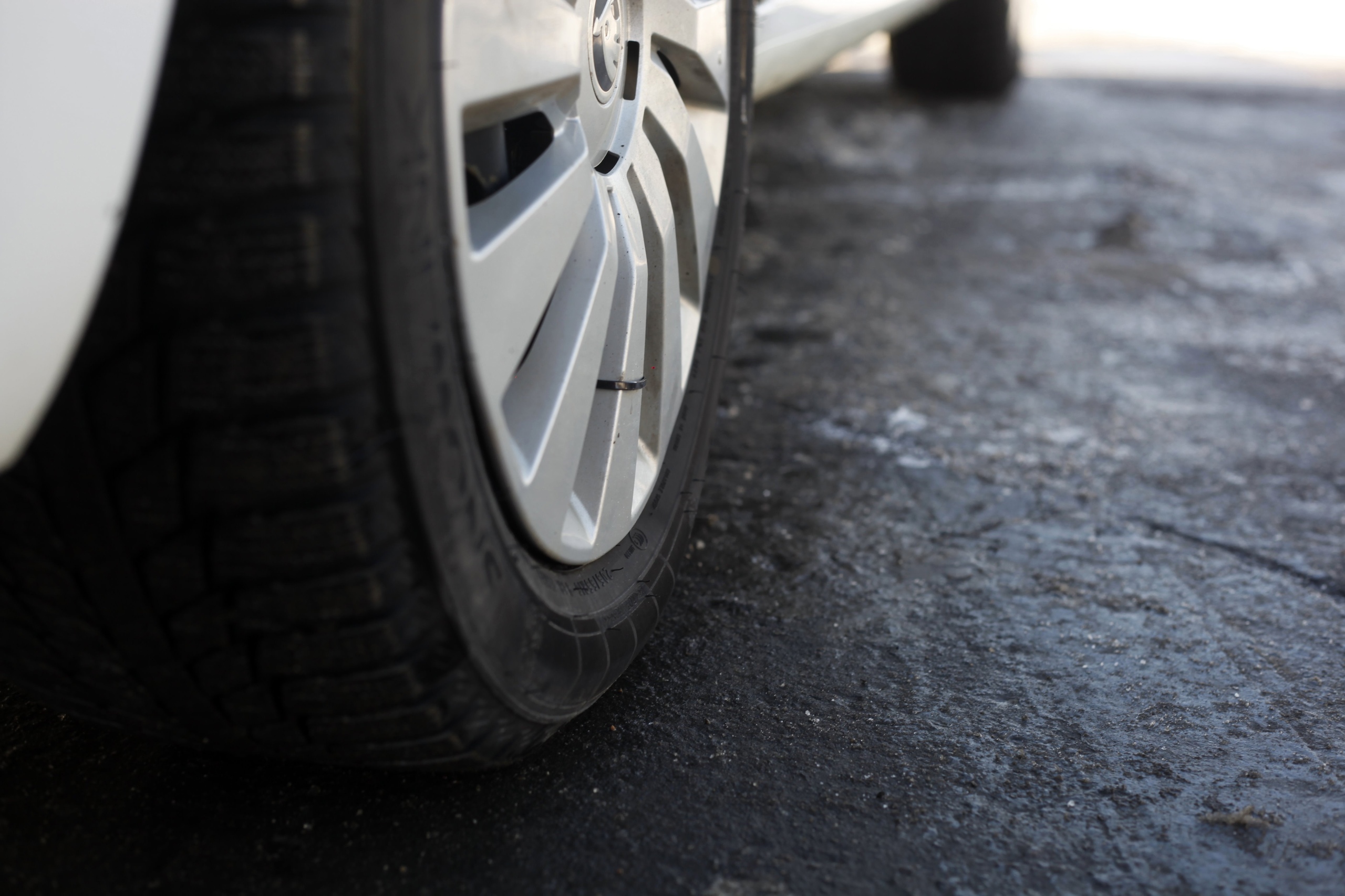 Пьяный водитель иномарки пытался откупиться от полицейского в Приангарье