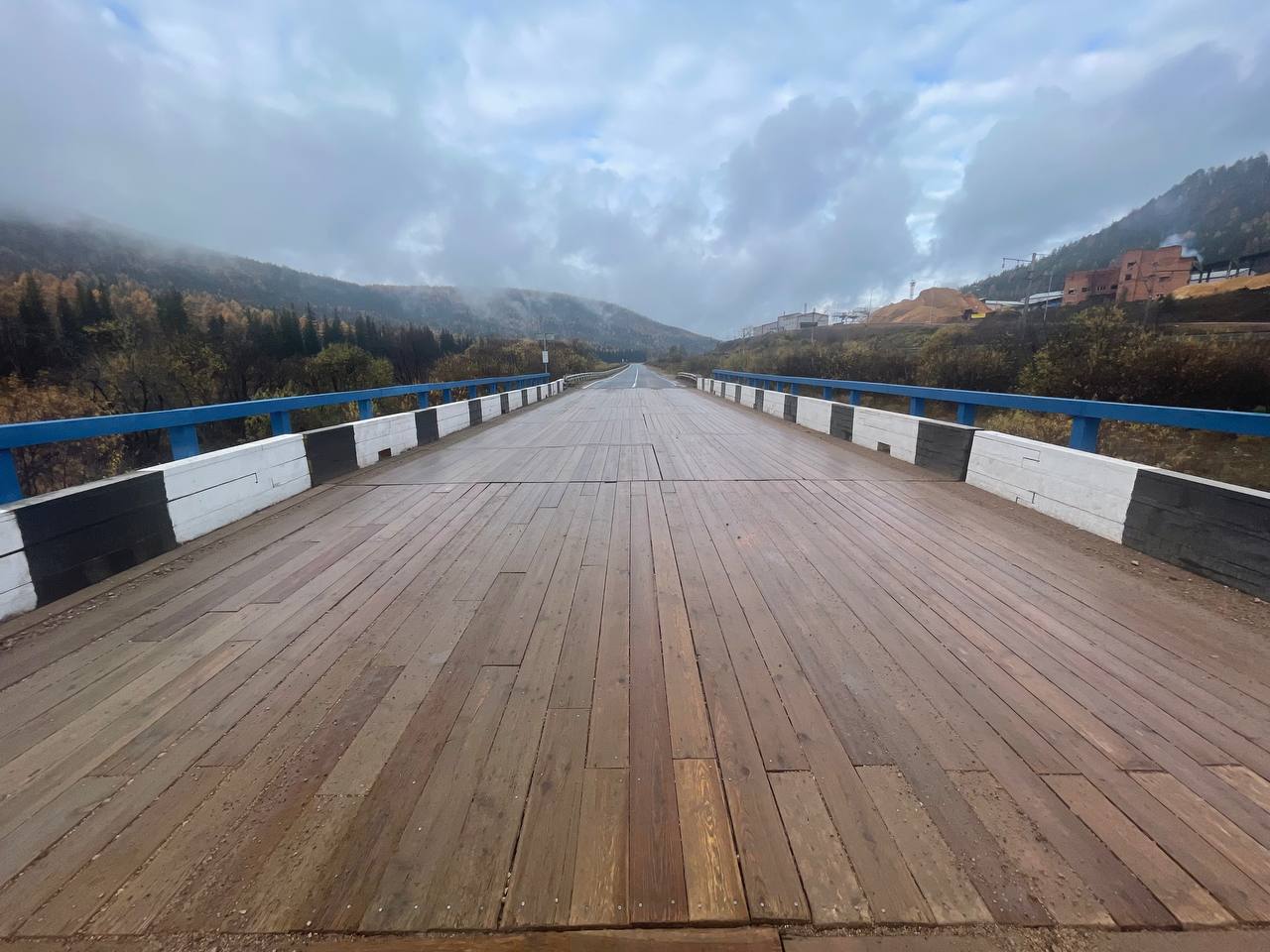 Пять деревянных мостов обновили на трассе "Вилюй" в Иркутской области