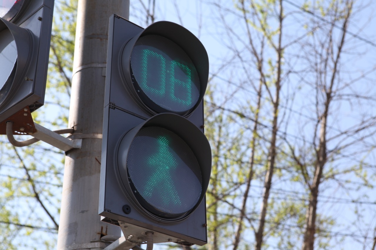 Пять новых пешеходных светофоров с кнопками установят в Иркутске до конца года