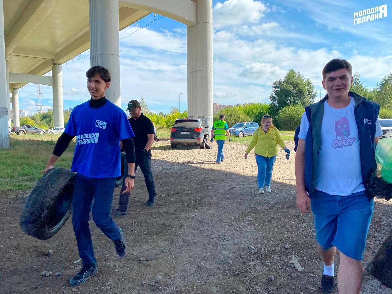 Пять тонн мусора собрали активисты на острове Конный в Иркутске