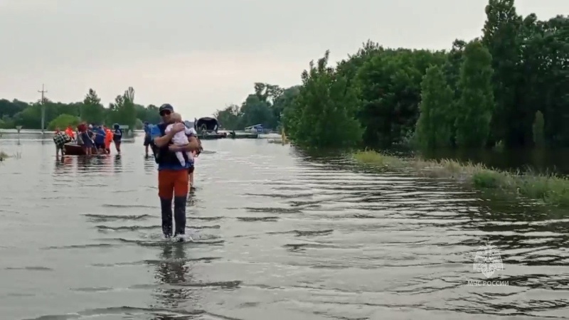 Пять тысяч человек эвакуировали с затопленных территорий после подрыва Херсонской ГЭС