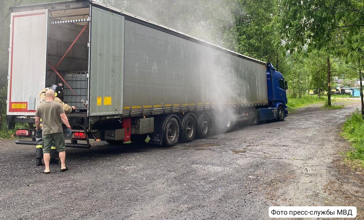 Разлив соляной кислоты произошел из грузовика в Байкальске