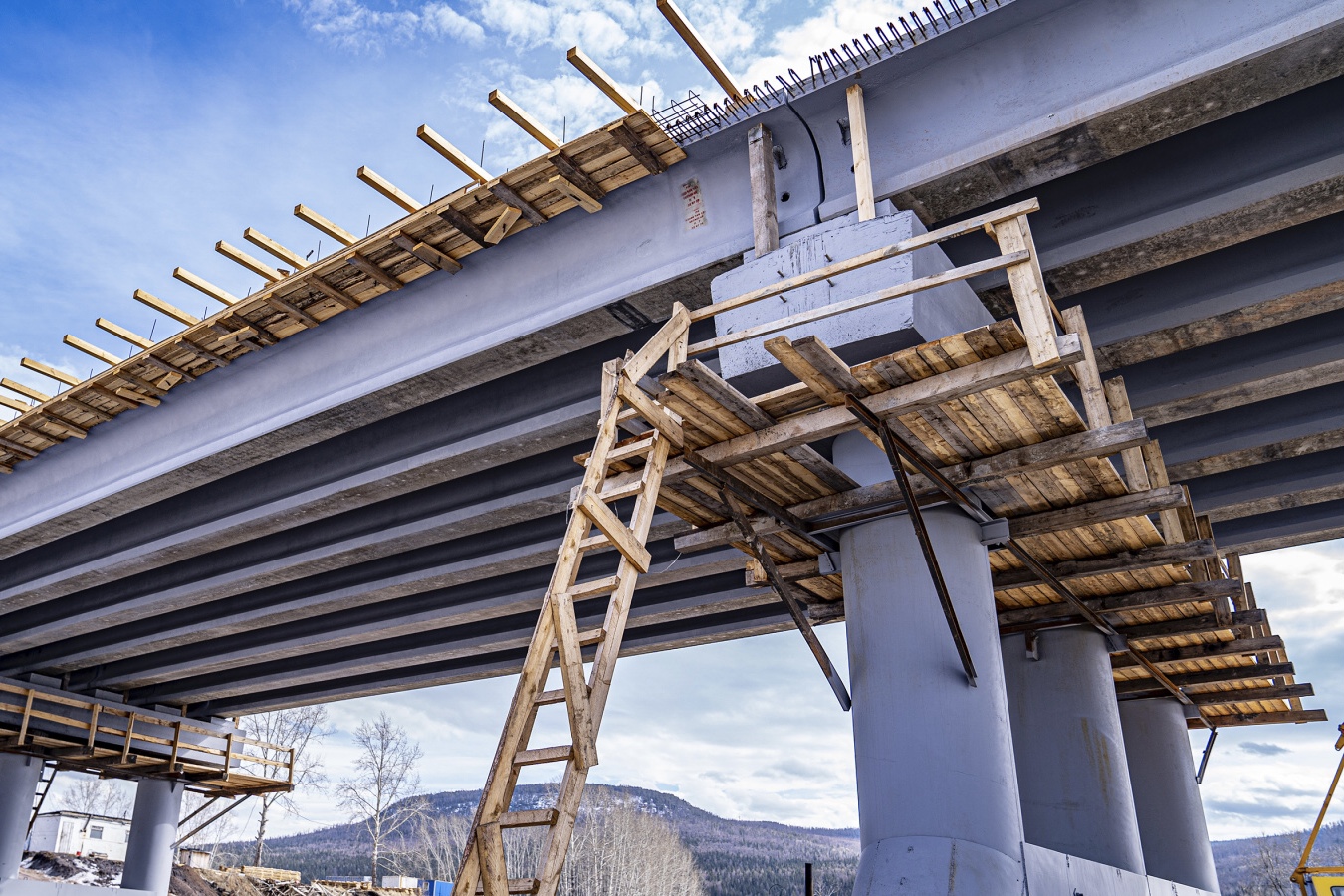 Разрушенный в 2013 году мост в Усть-Куте хотят открыть после реконструкции к концу 2023 года