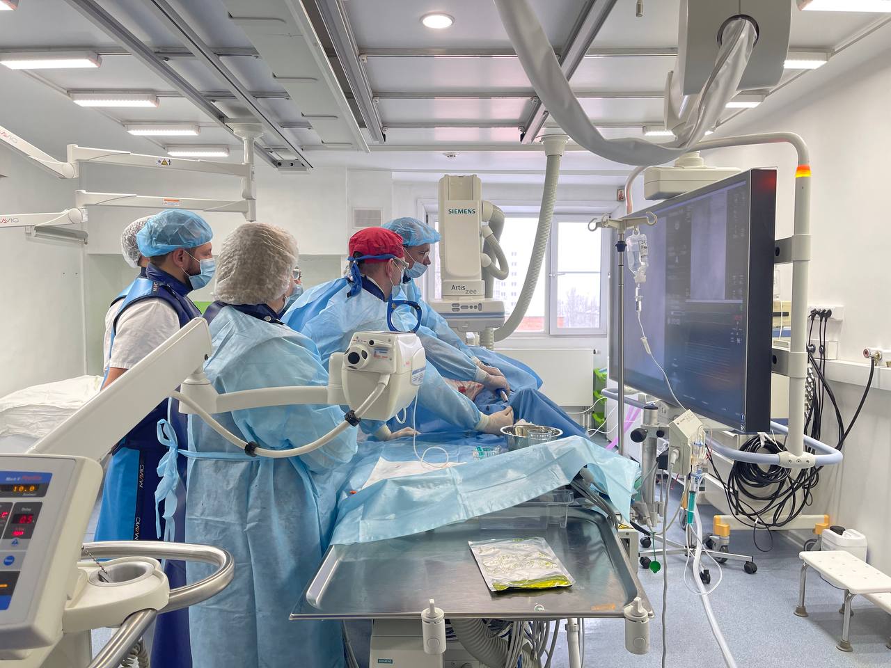 Редкую операцию по протезированию аорты провели в Иркутской областной клинической больнице