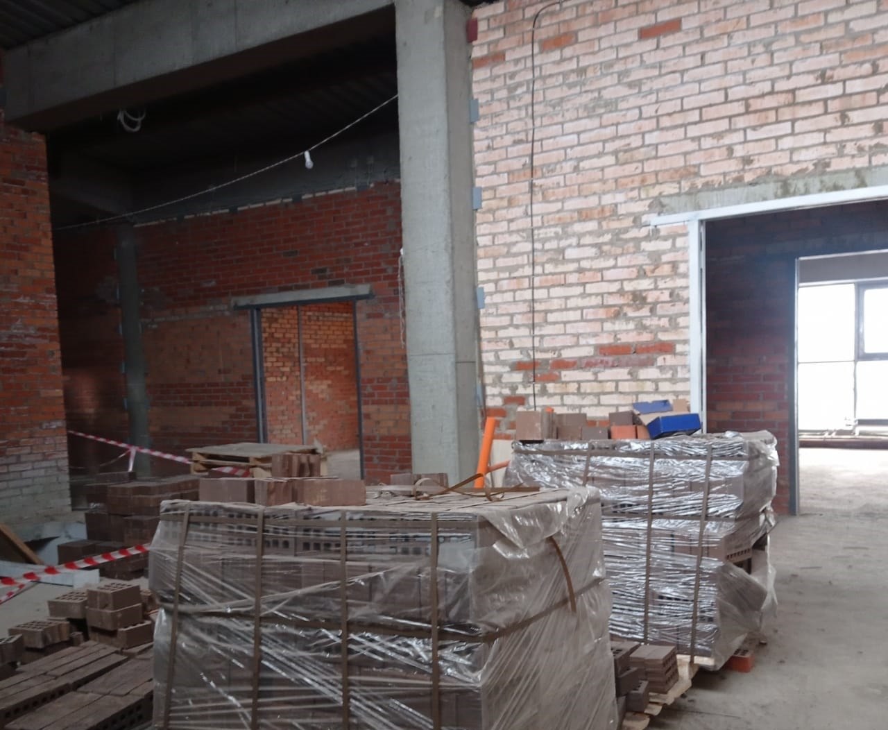 Реконструкция здания бывшего кинотеатра "Марат" в Иркутске продолжается