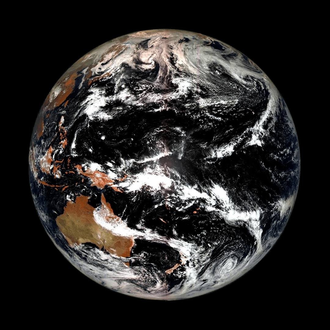 Роскосмос показал первый снимок Земли с нового спутника
