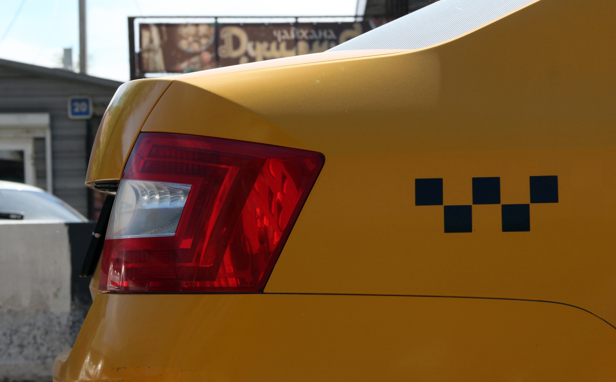 Российским таксистам с незакрытыми судимостями запретят работать в такси