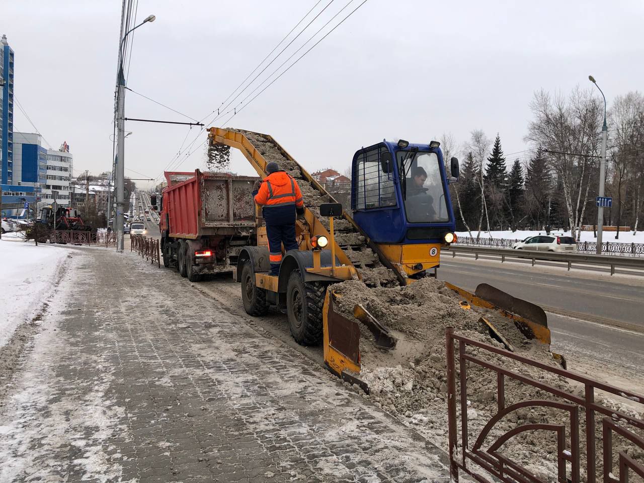 С 1 декабря с улиц Иркутска вывезли больше 1700 тонн снега
