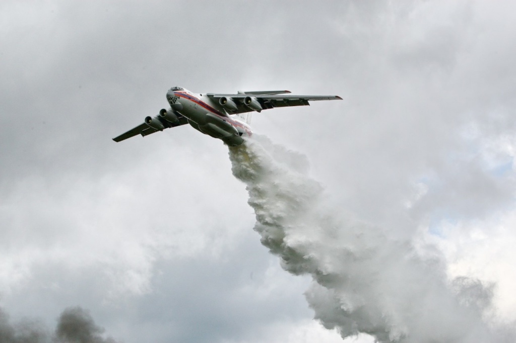 Самолет Бе-200 вылетел на тушение крупного пожара в Усть-Удинском районе
